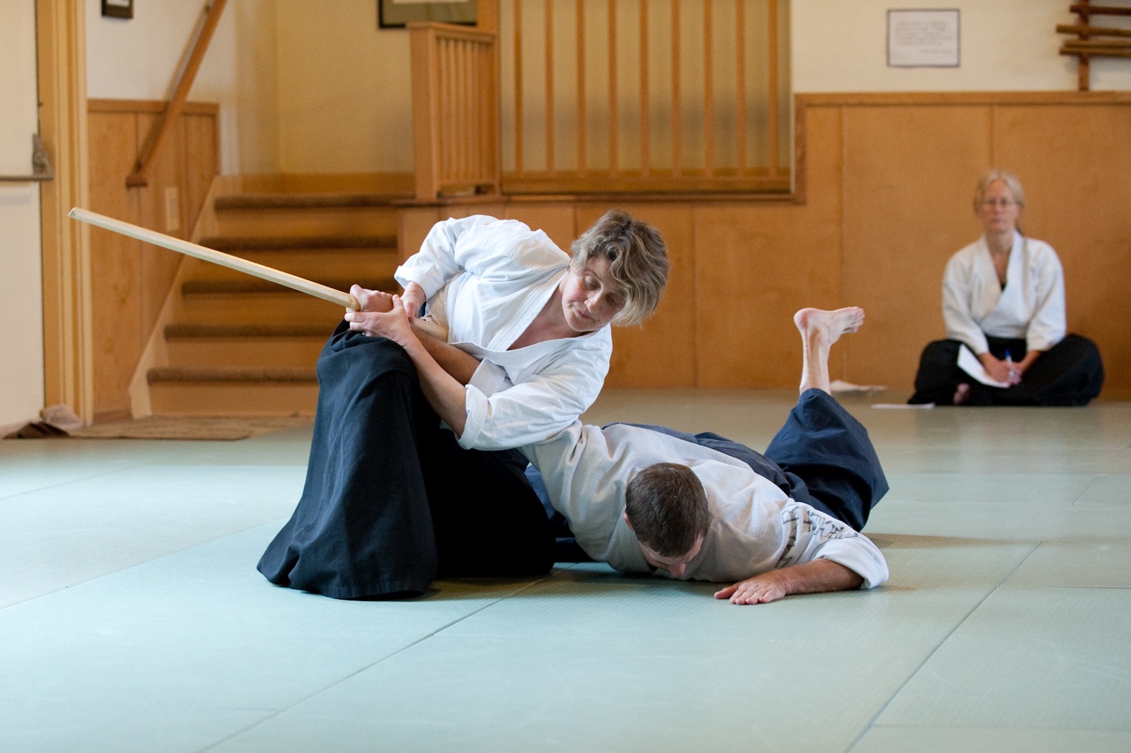 Astrid von Soosten in einer Aikido-Situation auf der Matte